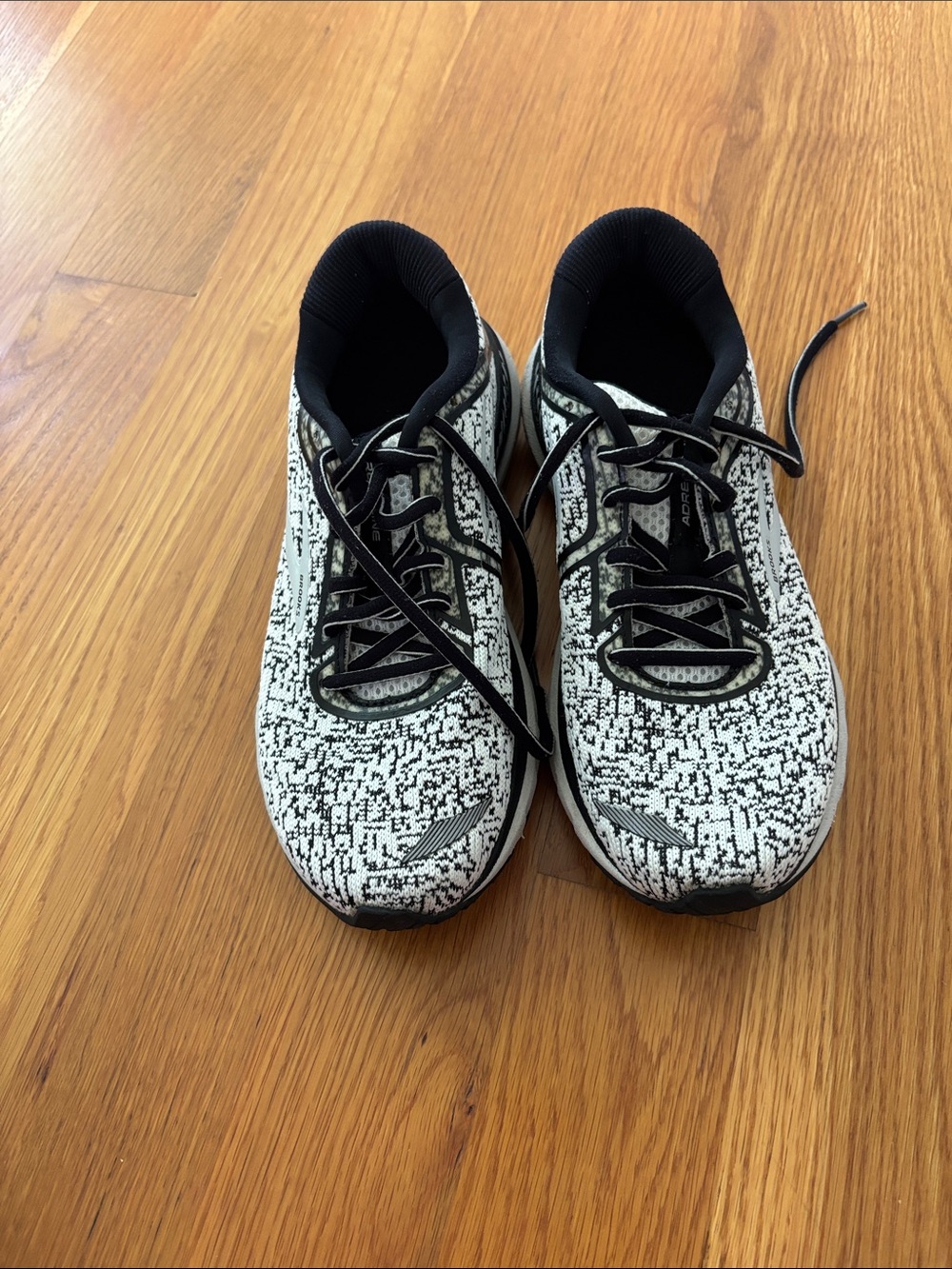 Brooks women’s Black & White Patterned Athletic Sneakers